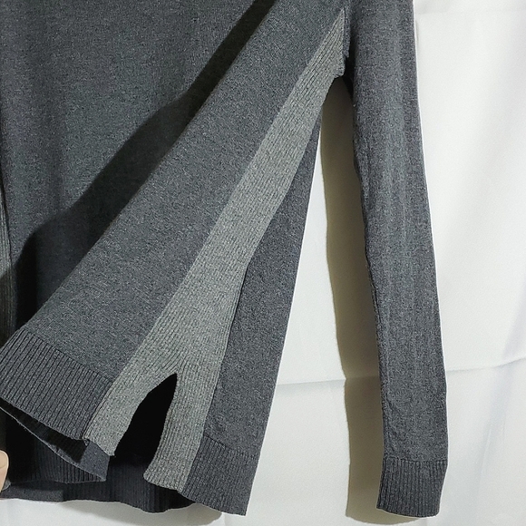 Gap Grey Knit Combo Long Sleeve V-Neck Sweater, Cotton/Rayon Mix - Size Medium - Picture 7 of 14
